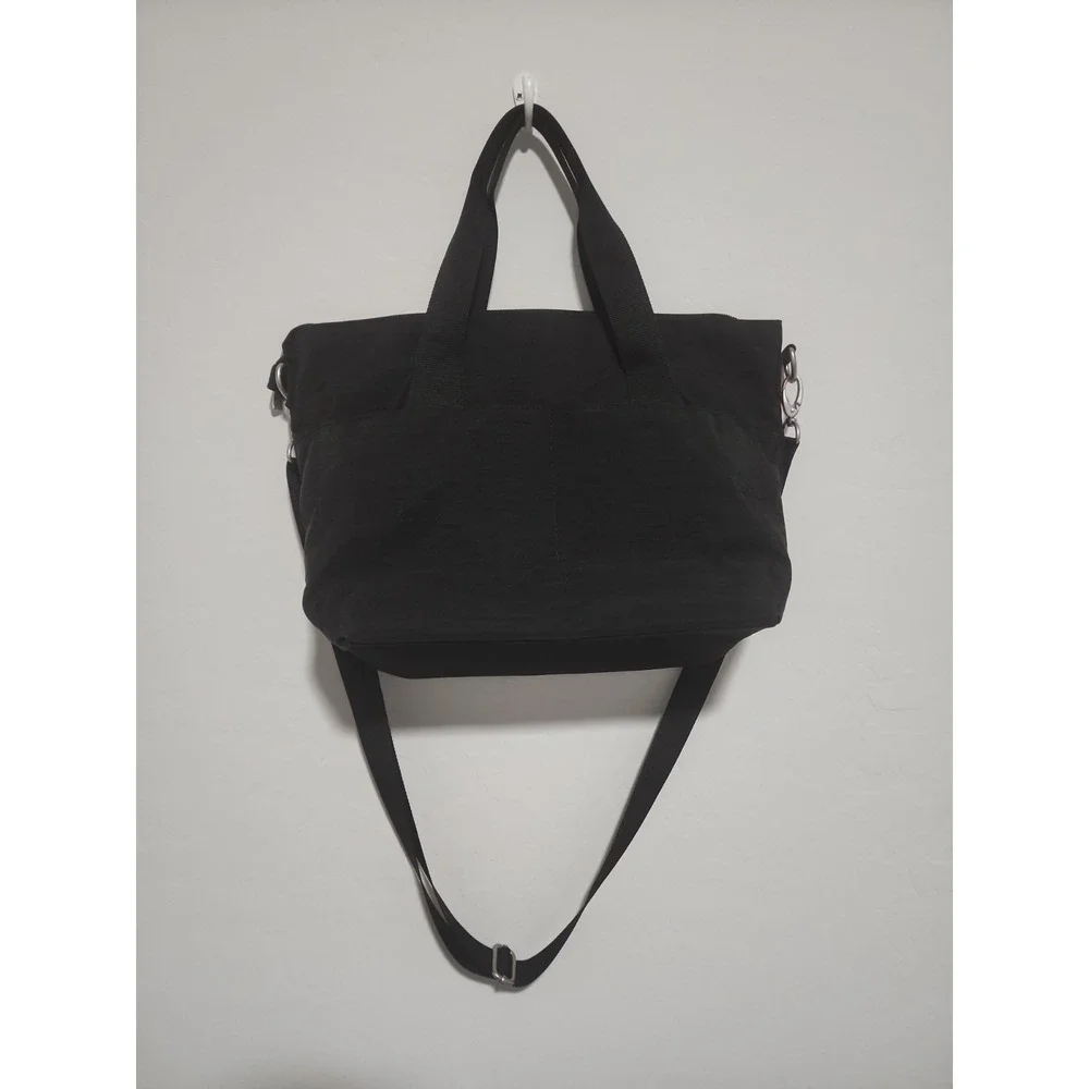 Baggallini Avenue Crossbody In Black. - Picture 2 of 7